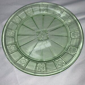 Set of 5 Vtg Green Depression Glass Plate With Floral Pattern 7" Glows with UV